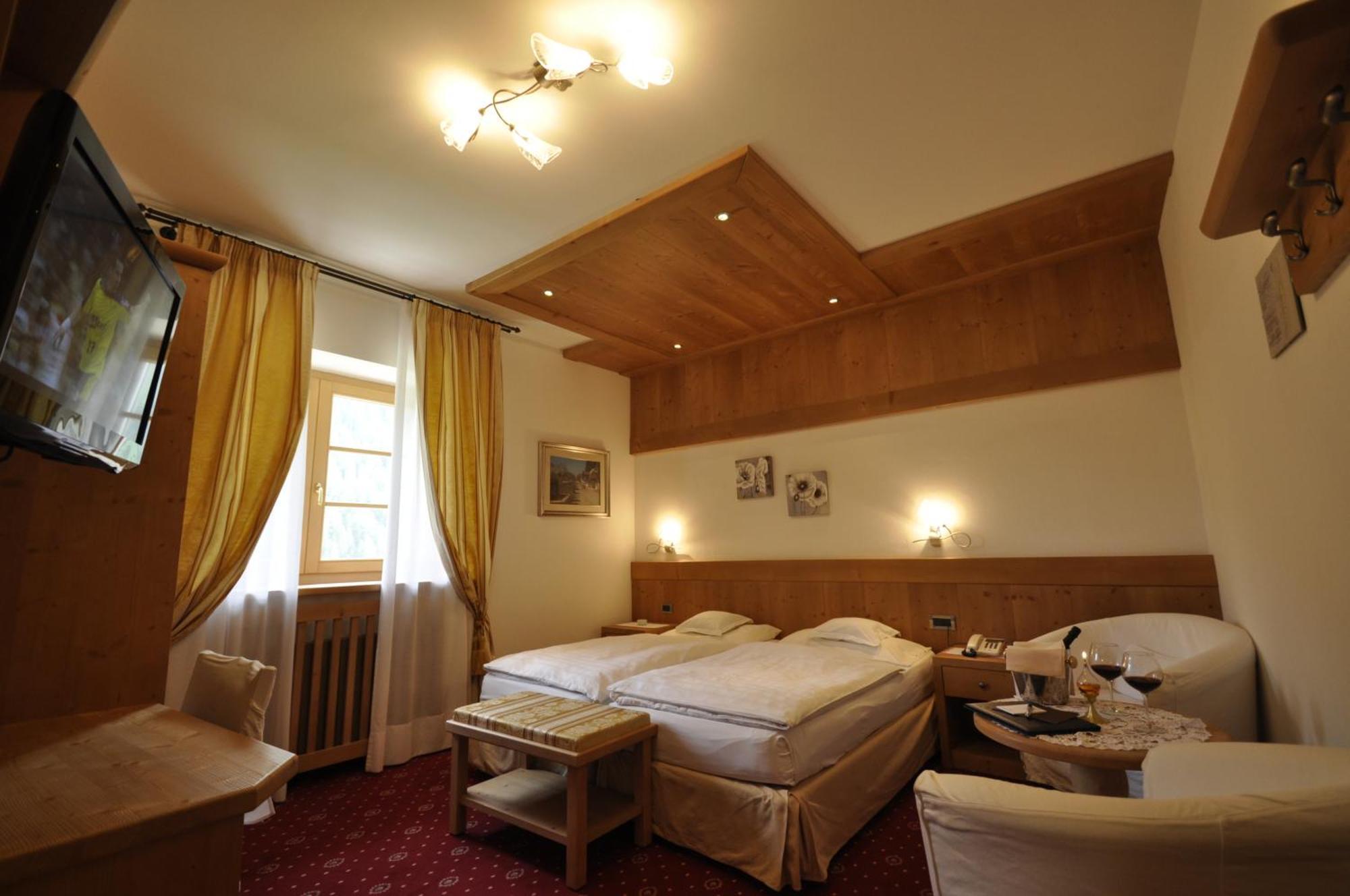 Hotel Al Forte Arabba Exteriör bild