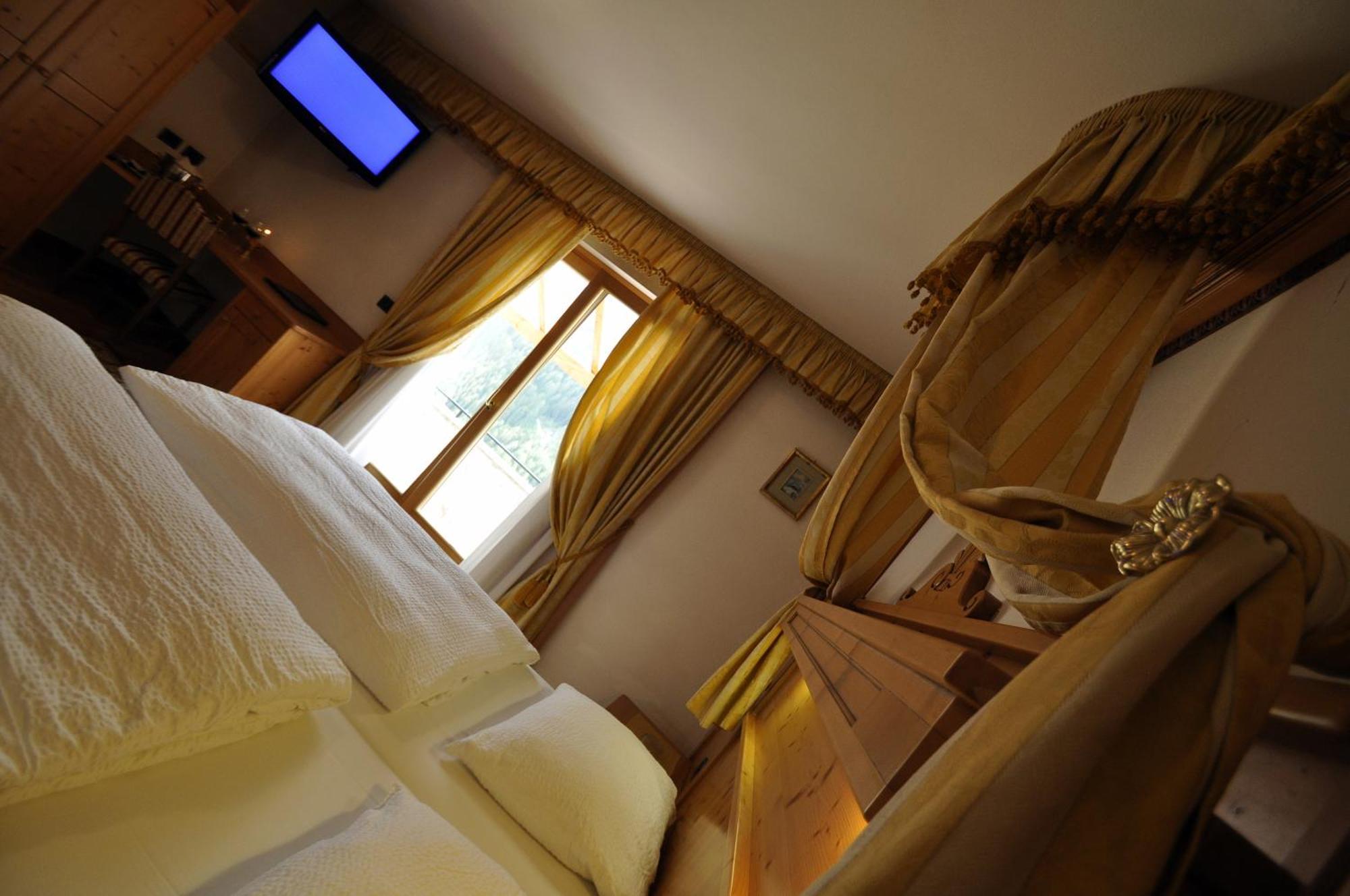 Hotel Al Forte Arabba Exteriör bild