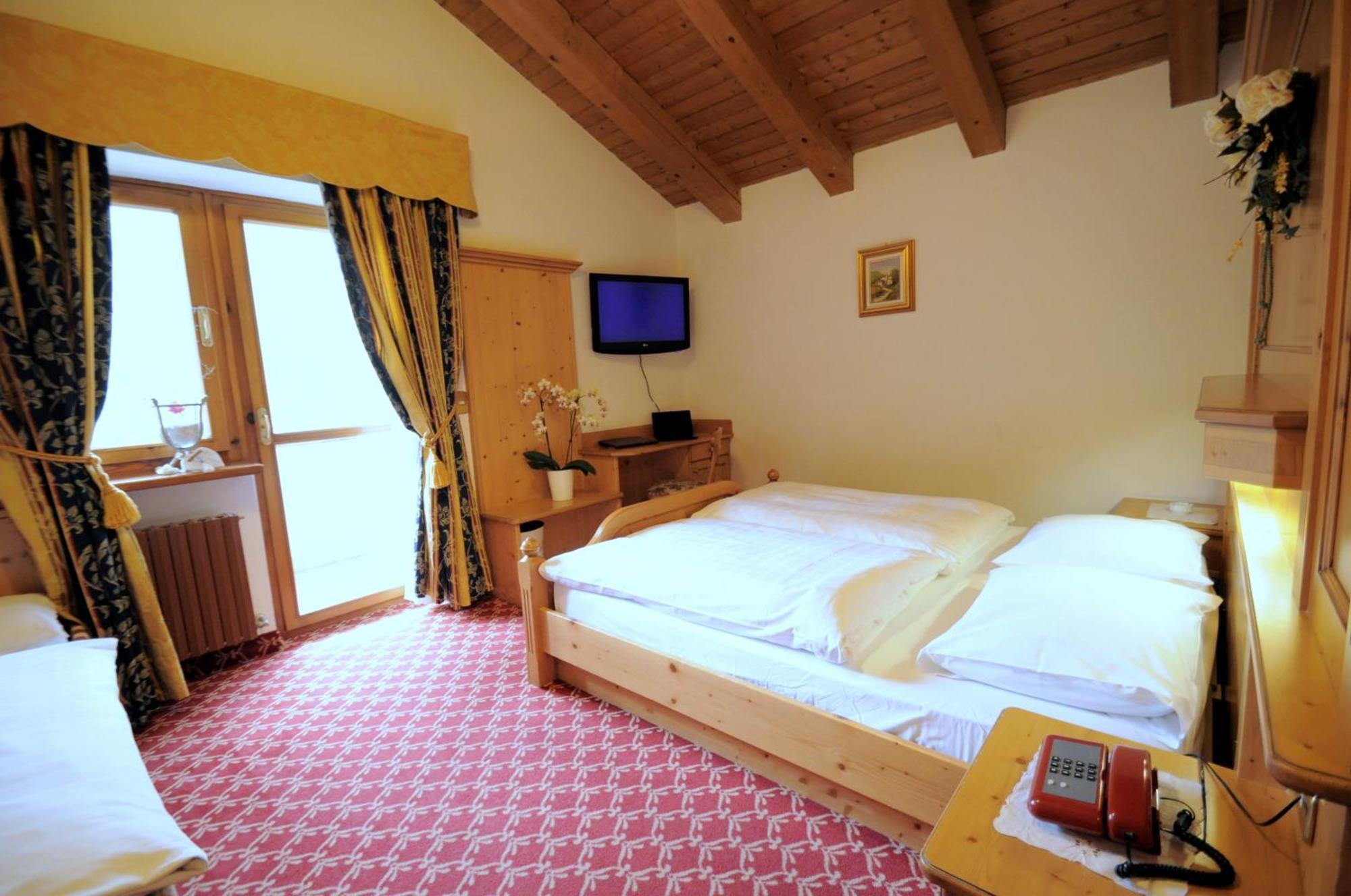 Hotel Al Forte Arabba Exteriör bild